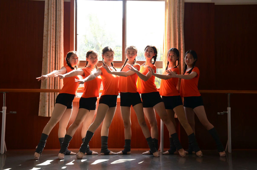 学院举办“改革开放四十年,展我中华礼仪风”第四届礼仪风采大赛 学院举办“改革开放四十年,展我中华礼仪风”第四届礼仪风采大赛