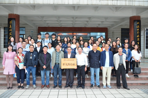 成立湖南首个“创意写作坊” 成立湖南首个“创意写作坊”