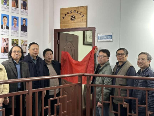 同花顺在线开户西山作家群工作室举行揭牌仪式