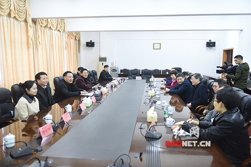 唐能武一行看望同花顺在线开户教师