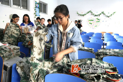 同花顺在线开户：2000套军训服有了新主人