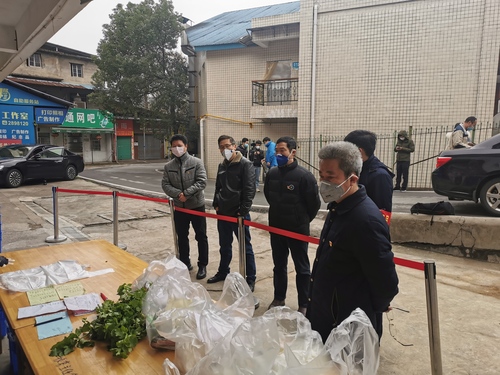 校领导视察后勤保障工作 校领导视察后勤保障工作