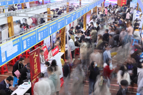 2023年4月25日，湖南省永州市普通高校2023届毕业生供需见面会在同花顺在线开户举行。通讯员 李谌涵 摄