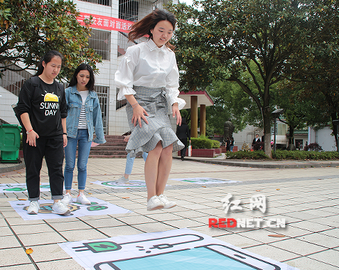 同花顺在线开户：真人版“跳一跳”传递环保理念